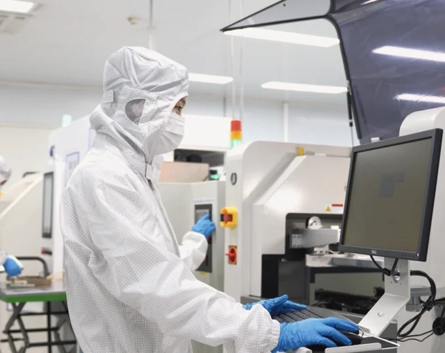 Laboratoire de production électronique de notre partenaire technologique